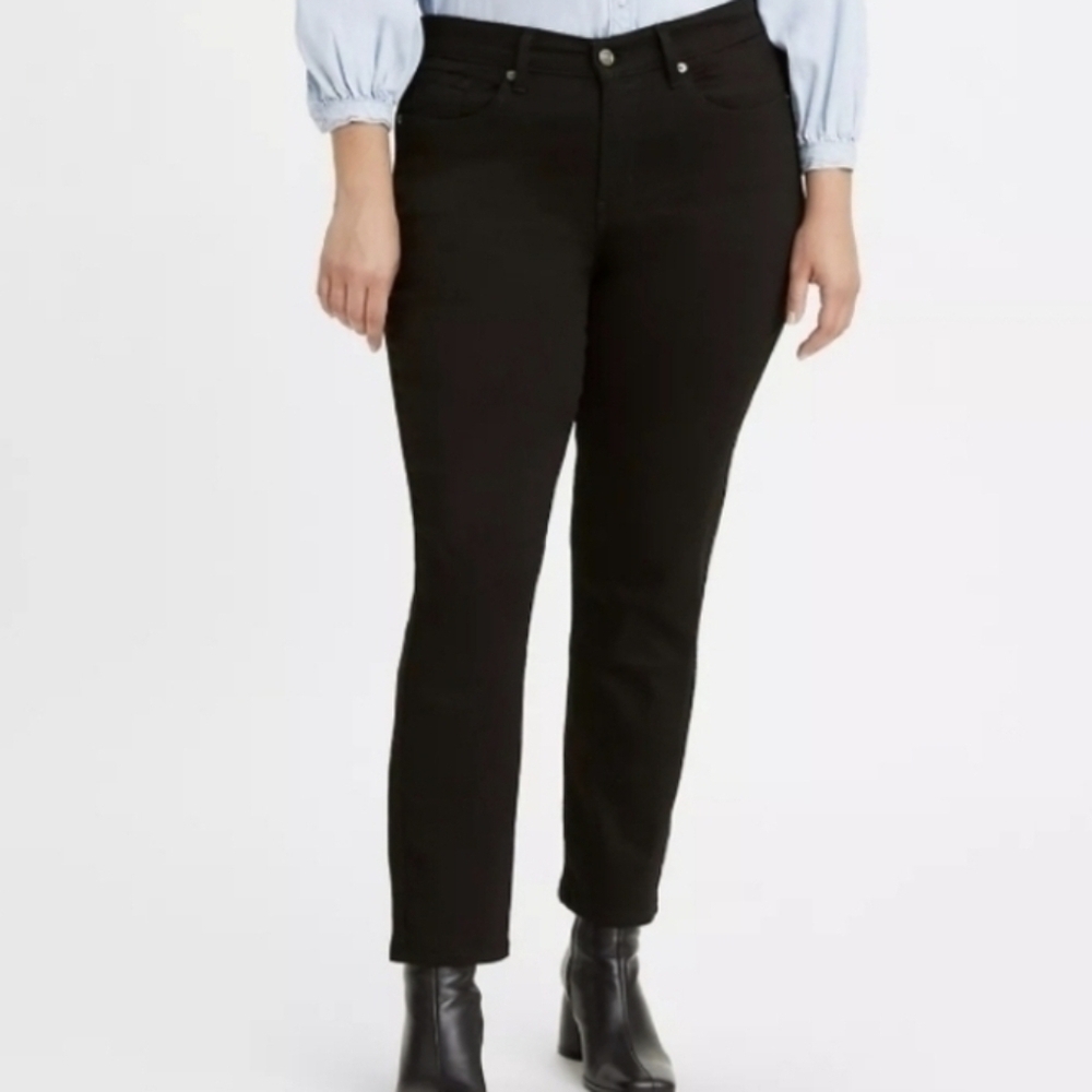 Levi's Classic Straight Leg Jeans - Size 16 Short